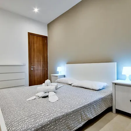 Spacious And Bright 3 Bedroom Gzira
