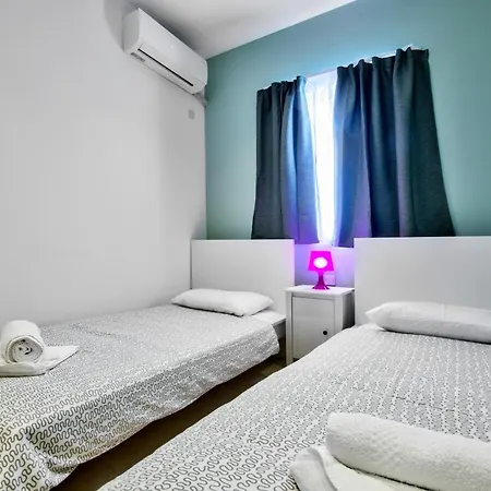 Spacious And Bright 3 Bedroom Gzira
