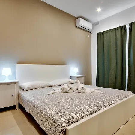 Spacious And Bright 3 Bedroom Gzira